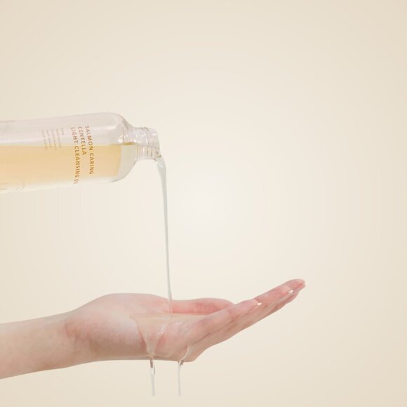 HEVEBLUE Salmon Caring Centella Light Cleansing Oil 250ml - Picture 4 of 4